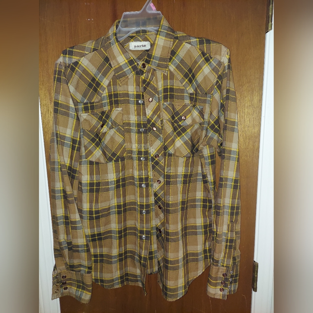 Parts brand men's button down cowboy style shirt. Pearl snap buttons. Size S.